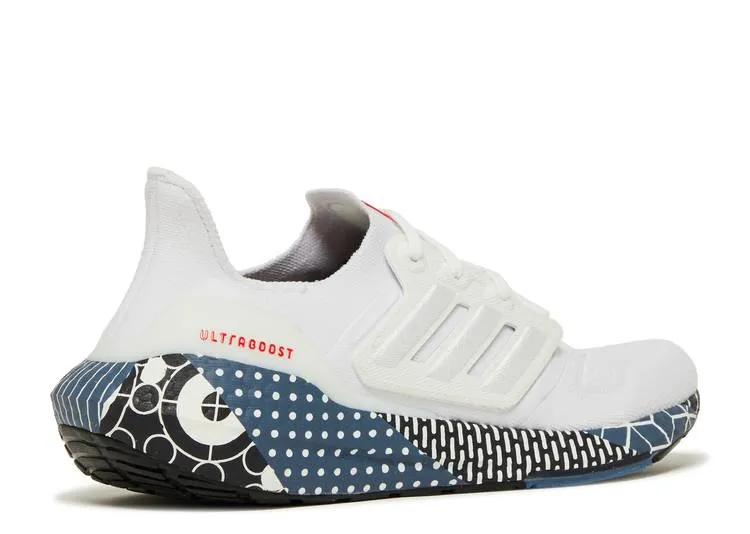 Adidas ULTRABOOST 22 'PATCHWORK GRAPHIC' sneakers, white