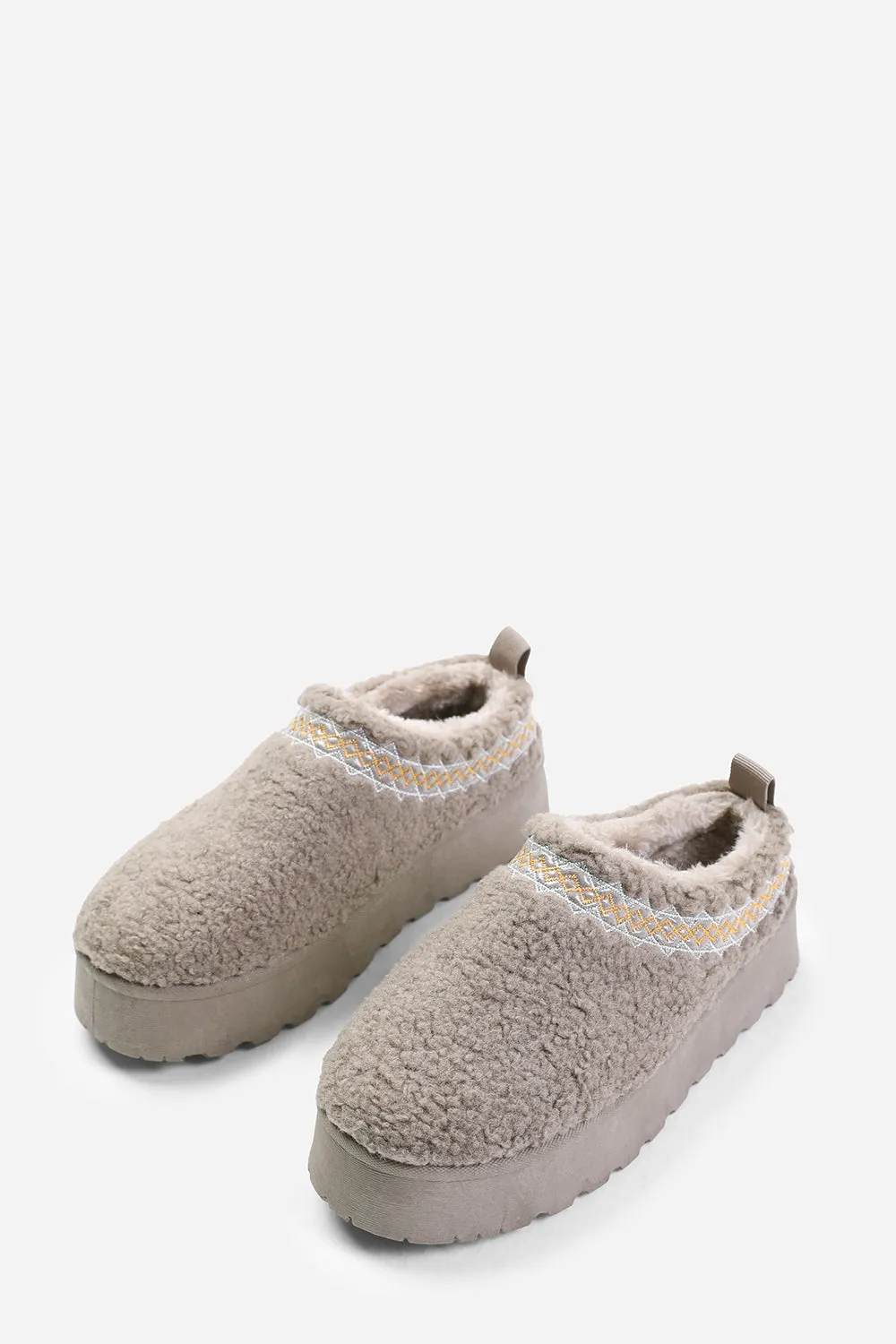 CHERRY FLATFORM AZTEC DETAIL LOW ANKLE SLIPPER BOOTS IN CAMEL SHEARLING